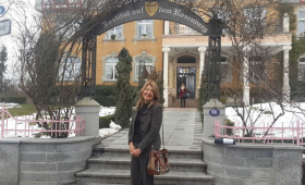 iak-prokhodit-vstup-u-shkolu-za-kordonom