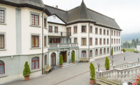 Escuela privada Beau Soleil en los Alpes suizos1742986264